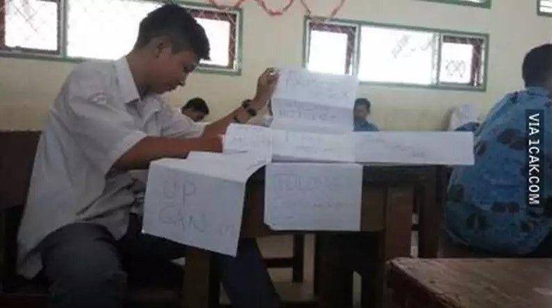 momen ajaib di bangku belakang kelas (1cak.com)