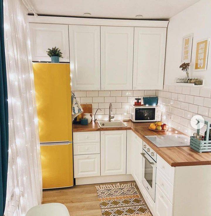 ilustrasi dinding warna putih(instagram.com/bohemiandecor)