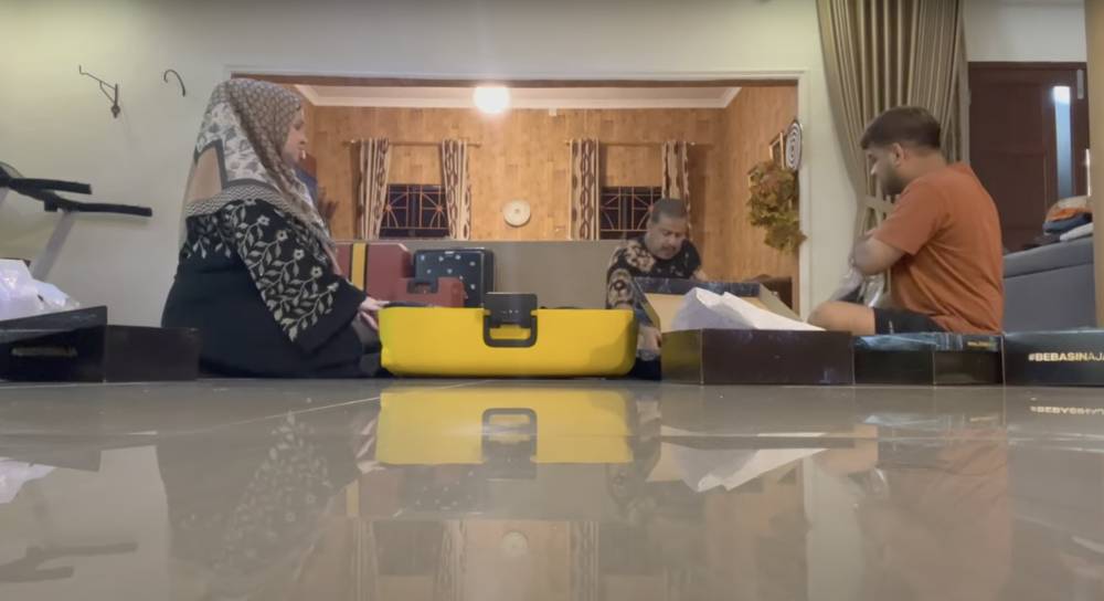 momen Pak Muh tiitp sepatu untuk Raffi dan Gigi (youtube.com/fadiljaidi7416)