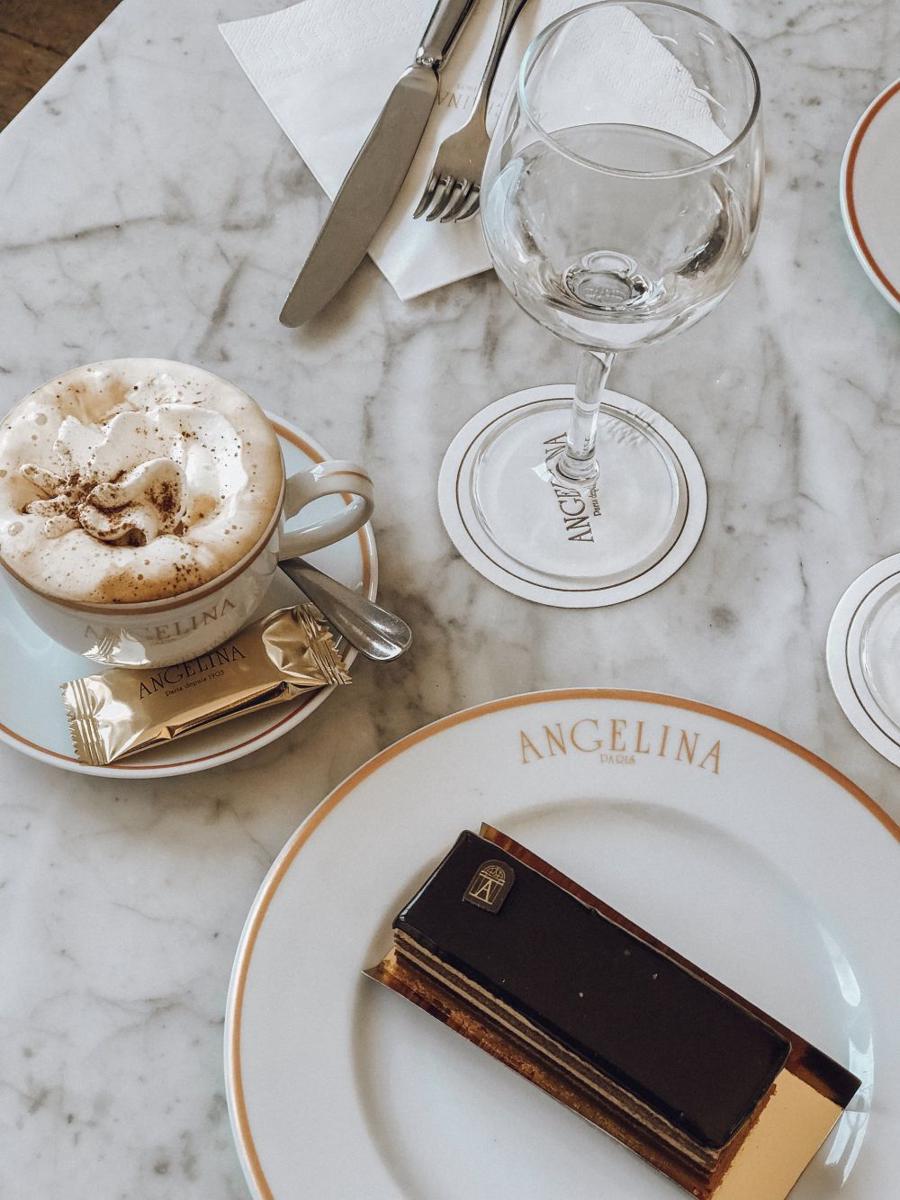 ilustrasi opera cake (unsplash.com/Jordan Plihal)