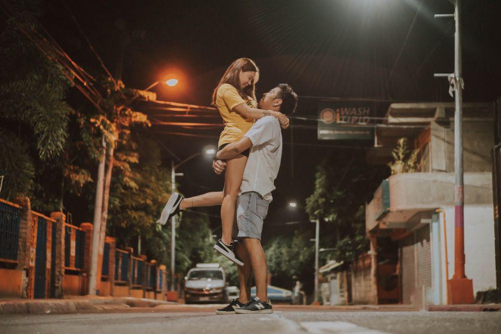 5 Sikap Realistis saat Mantan Bahagia dengan Pasangan Baru
