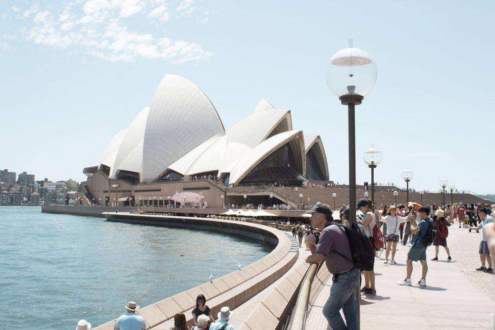 ilustrasi orang Australia (unsplash.com/@socialcut)