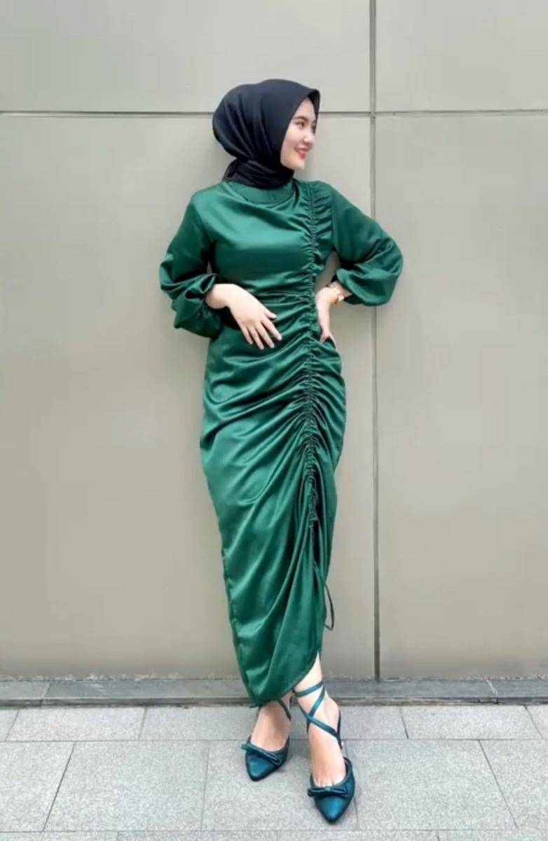 Dress Hijau Gelap (instagram.com/intanghazll_)