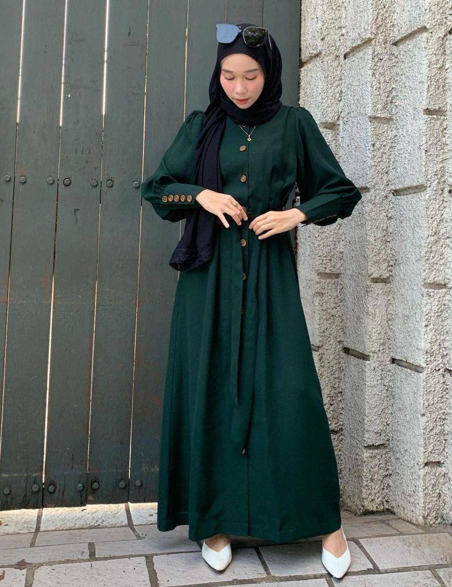 Dress Hijau Gelap (instagram.com/nasariastri)