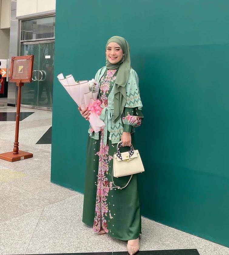 Dress Hijau Gelap (instagram.com/kondanganootd)