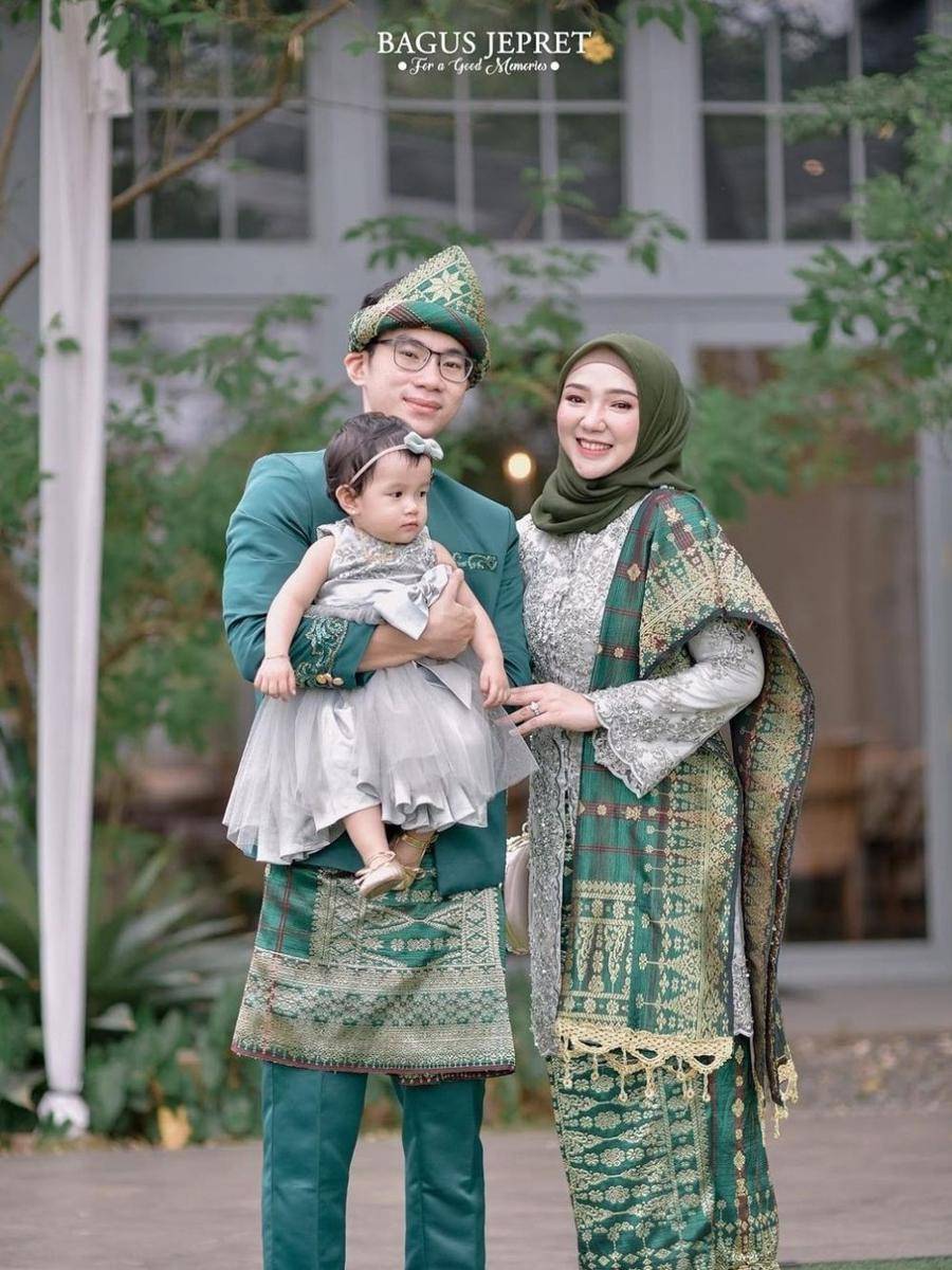 Dress Hijau Gelap (instagram.com/ayuindriati)
