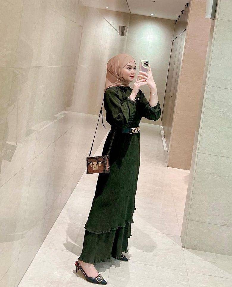 Dress Hijau Gelap (instagram.com/nursyaidahqoriyya)