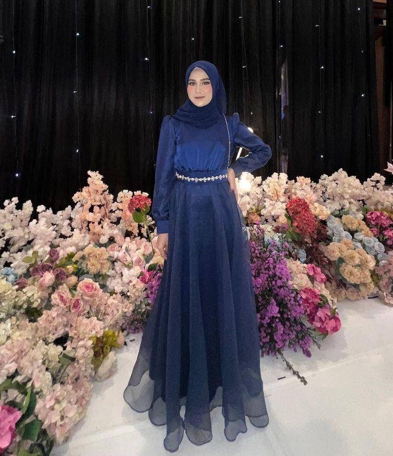 Ootd kondangan biru navy (instagram.com/iraary)