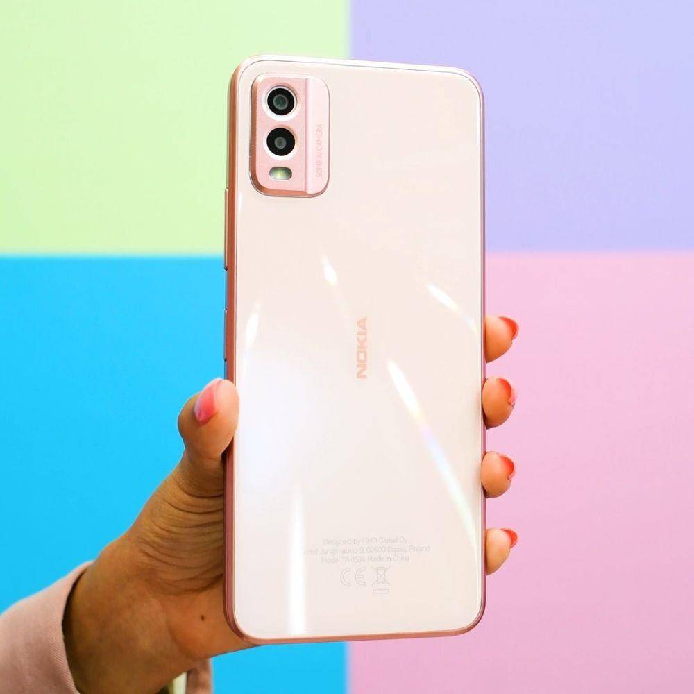 Nokia C32. (instagram.com/nokiamobile)