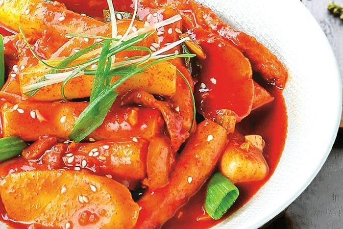 6 Rekomendasi Tempat Makan Tteokbokki di Jakarta, Cobain!