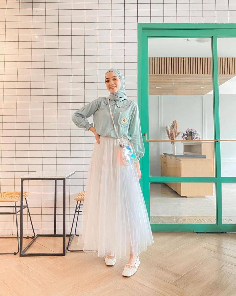 padu padan outfit kasual dengan rok tutu (instagram.com/liza.rosalita)
