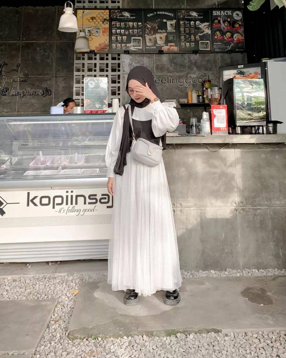 padu padan outfit kasual dengan rok tutu (instagram.com/chiviaalga)