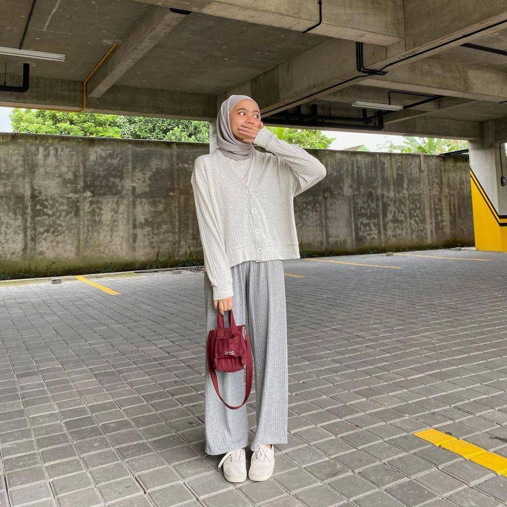 mix and match knit cardigan polos ala Maryam Nurul (instagram.com/maryamnurul)