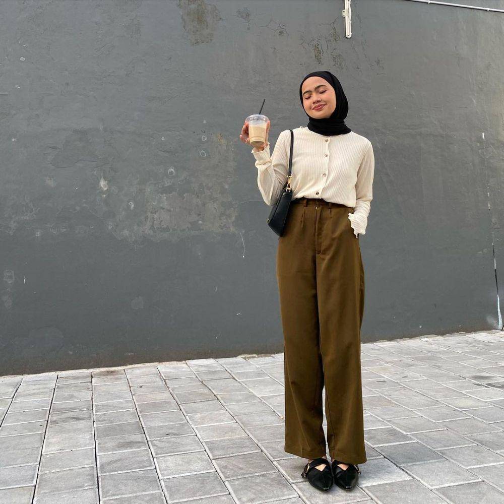 mix and match knit cardigan polos ala Maryam Nurul (instagram.com/maryamnurul)