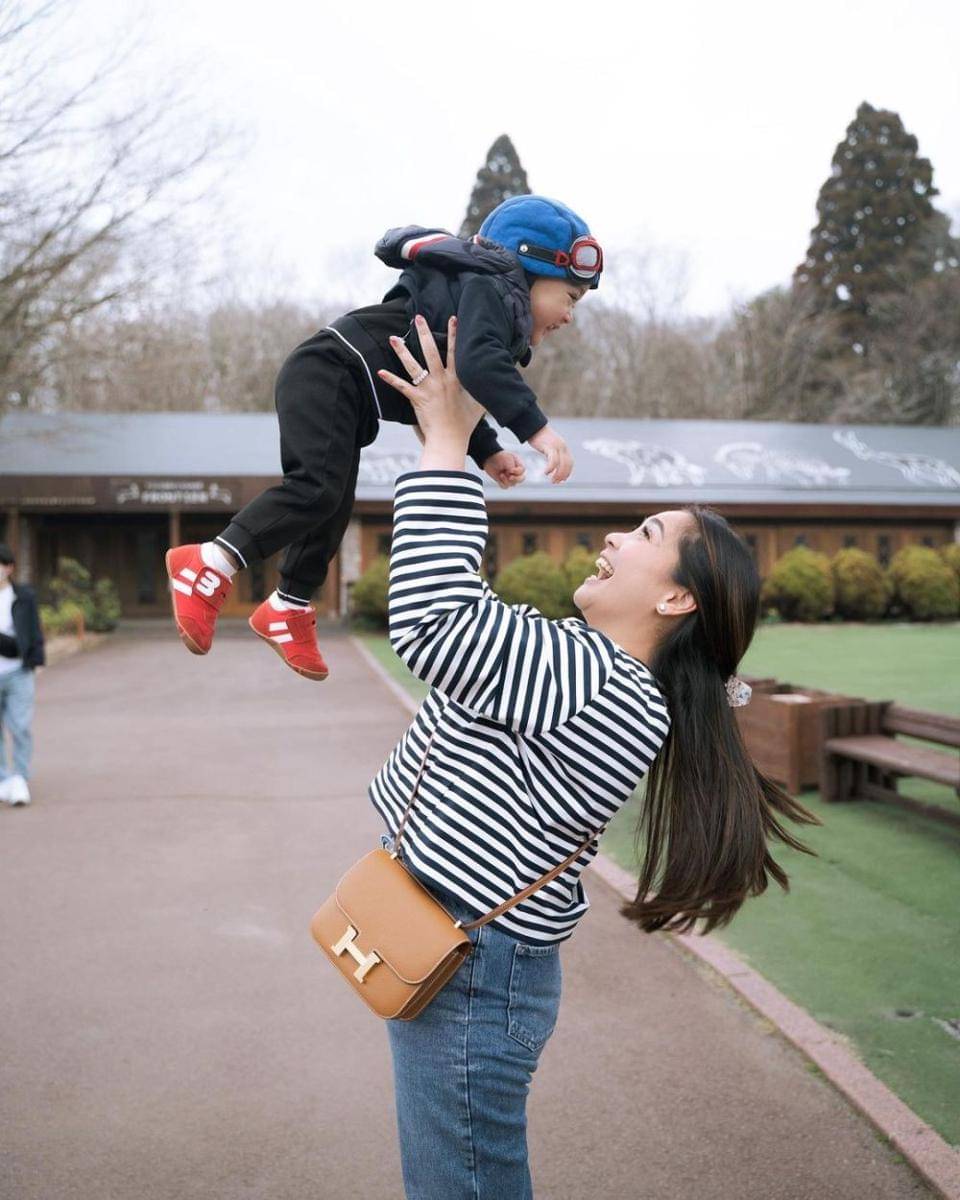 potret keluarga Raffi dan Nagita Slavina di Jepang (instagram.com/raffinagita1717)