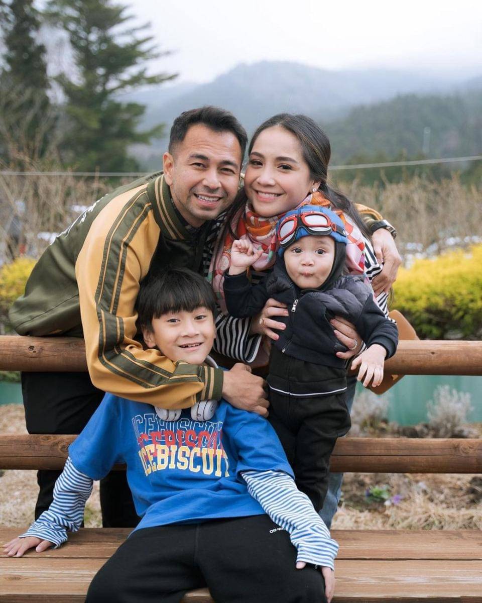 potret keluarga Raffi dan Nagita Slavina di Jepang (instagram.com/raffinagita1717)