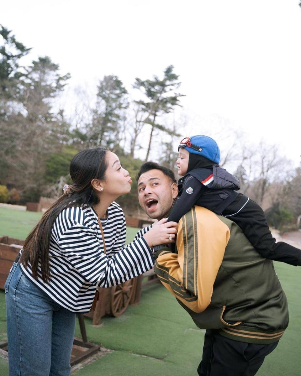 potret Rayyanza di Jepang (instagram.com/raffinagita1717)