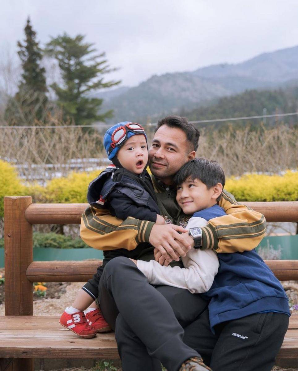 potret keluarga Raffi dan Nagita Slavina di Jepang (instagram.com/raffinagita1717)