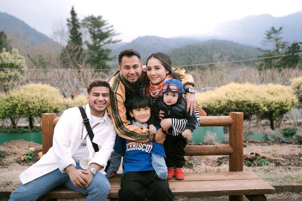 potret keluarga Raffi dan Gigi di Jepang (instagram.com/raffinagita1717)
