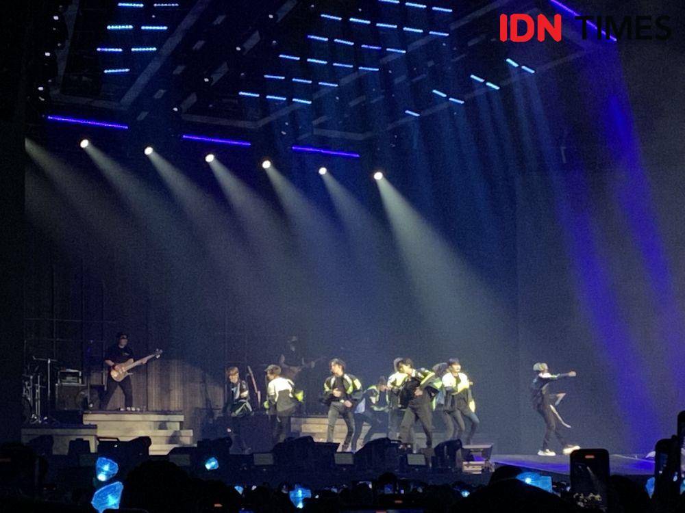 TREASURE tampilkan lagu jikjin (dok.IDN Times/Stephanie Risyana)