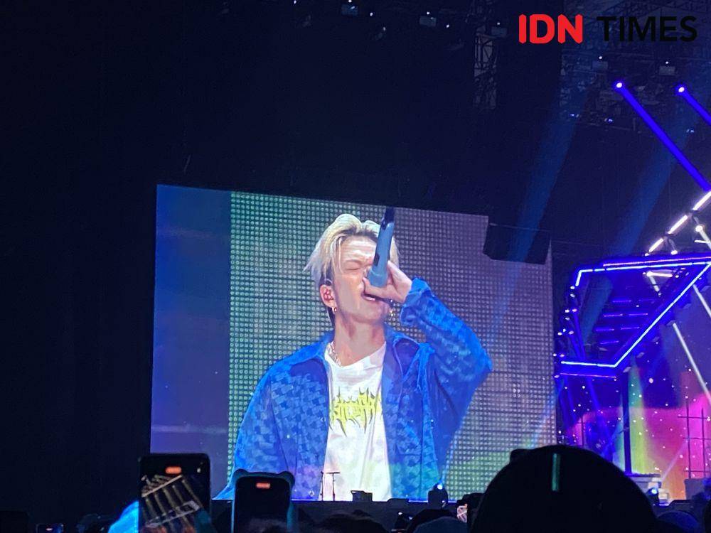 Asahi tampil dengan lagu Thank You bersama Haruto (dok.IDN Times/Stephanie Risyana)