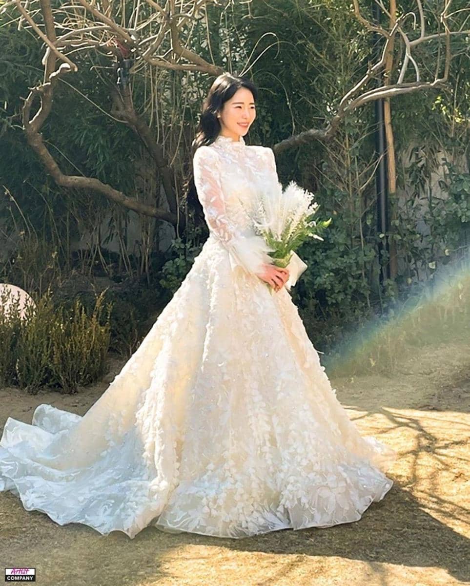 Lim Ji Yeon di balik drakor The Glory (instagram.com/artistofficialcompany)