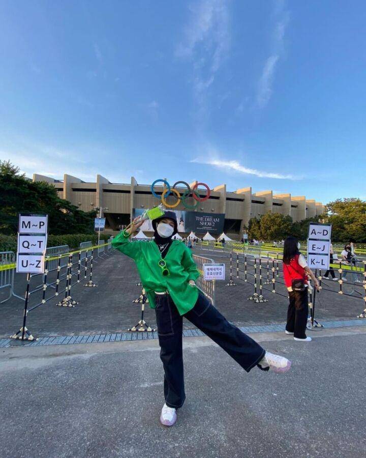 OOTD konser (instagram.com/gebysrikandii)