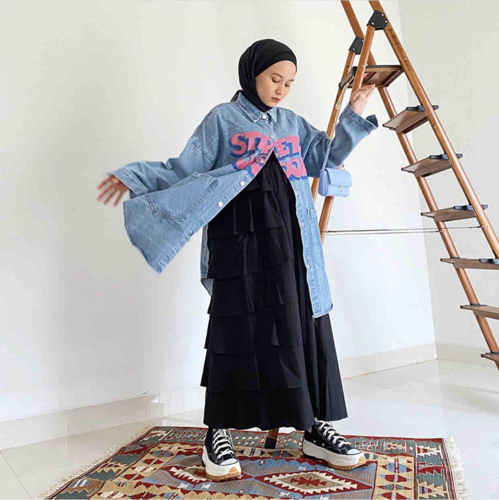 OOTD dress hitam (instagram.com/nissachair)