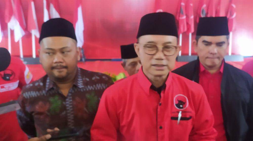 Plh Ketua DPD PDI Perjuangan Jatim, Budi Sulistiyono saat menghadiri rapat Konsolidasi Akbar Daerah Pemilihan (Dapil) Jatim X. IDN Times/Imron
