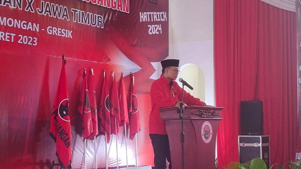 Plh Ketua DPD PDI Perjuangan Jatim, Budi Sulistiyono saat menghadiri rapat Konsolidasi Akbar Daerah Pemilihan (Dapil) Jatim X. IDN Times/Imron