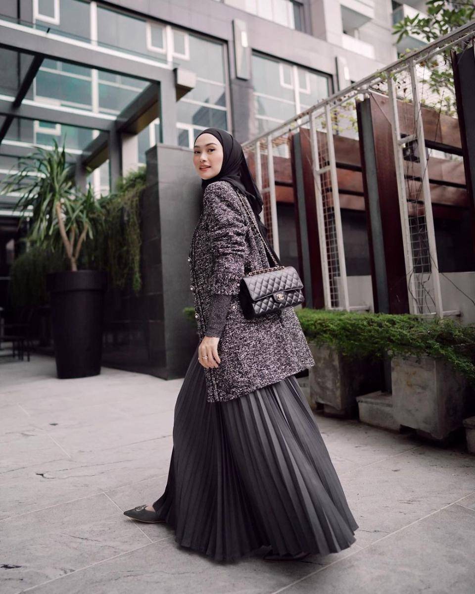 OOTD kondangan rok plisket (instagram.com/indahnadapuspita)