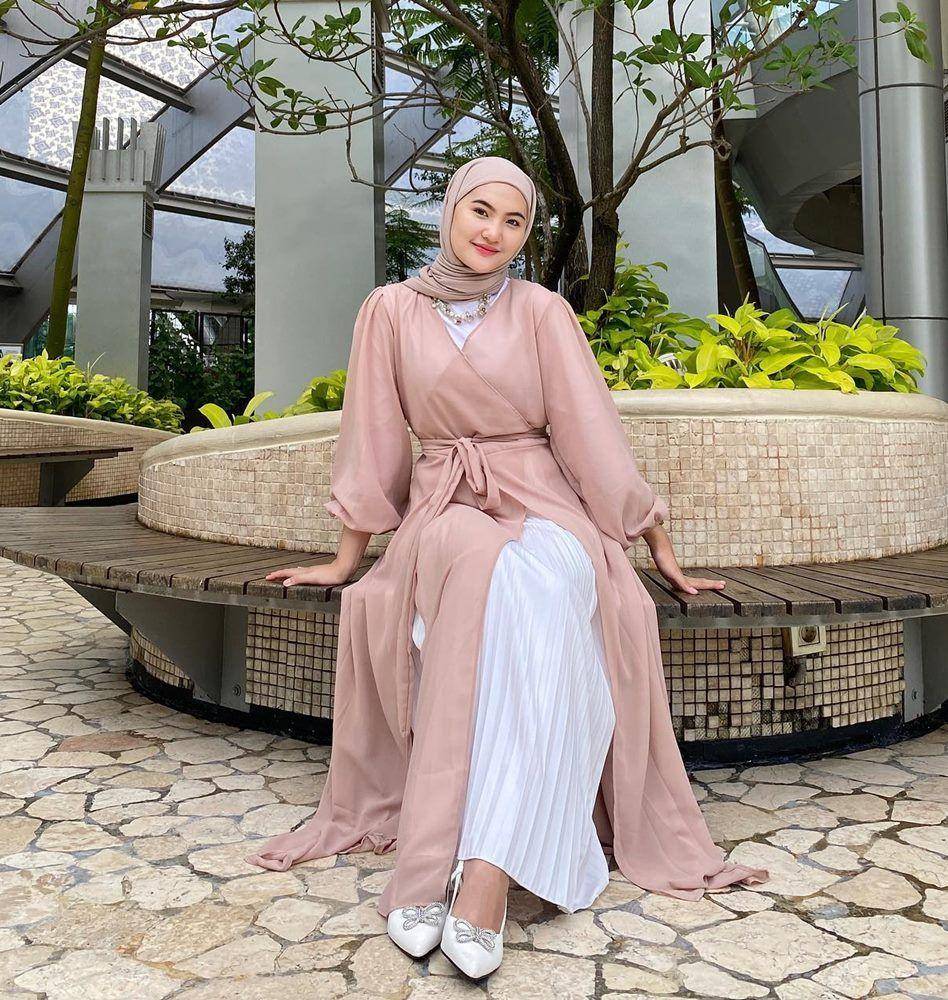 OOTD kondangan rok plisket (instagram.com/intanghazll_)