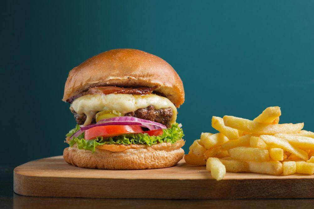 ilustrasi burger (pexels.com/Daniel Reche)
