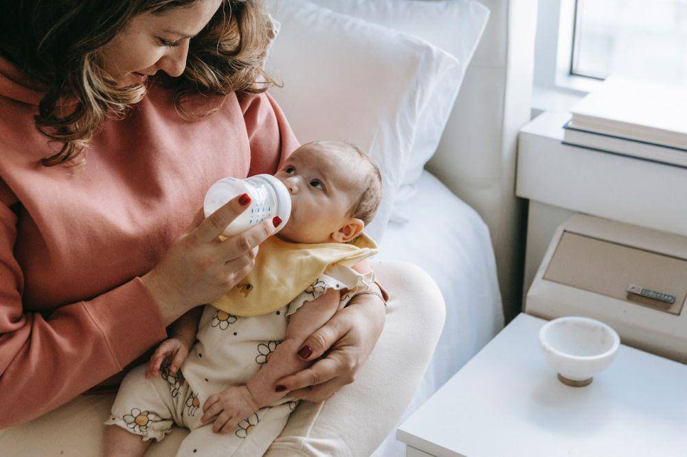 ilustrasi ibu dan bayi (pexels.com/sarah-chai)