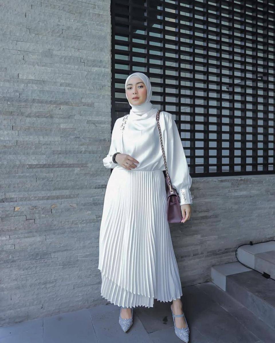 OOTD kondangan rok plisket (instagram.com/richaiskak)