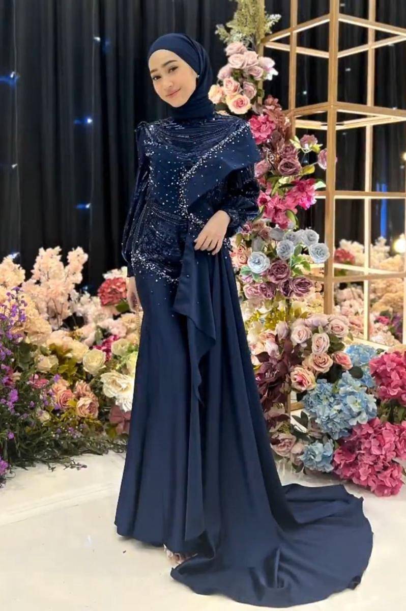Style kondangan biru navy (instagram.com/sin.sr)