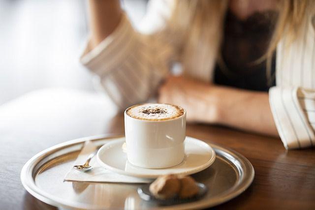 6 Tips Minum Kopi saat Bulan Puasa Agar Perut Tidak Kembung
