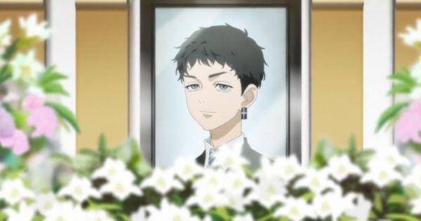 Foto Mitsuya di pemakamannya ( Dok. Liden Films / Tokyo Revengers  S2)