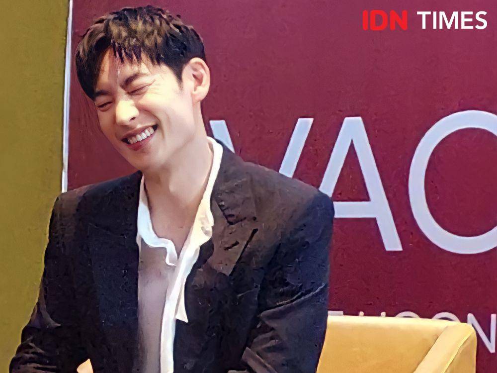 Lee Je Hoon di press conference fanmeet, pada Minggu (19/3/2023), di Hotel Pullman Central Park Jakarta. (IDN Times/Erfah Nanda)