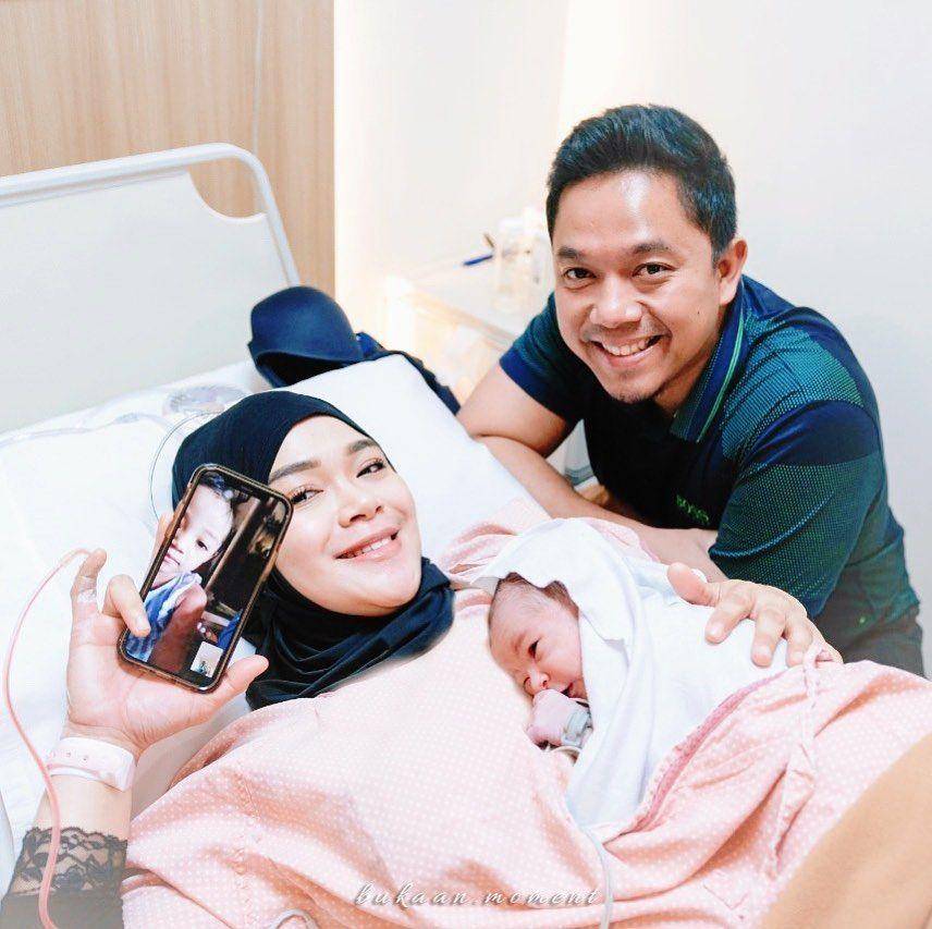 potret keluarga artis (Bukaan Moment via instagram.com/shezaidris)