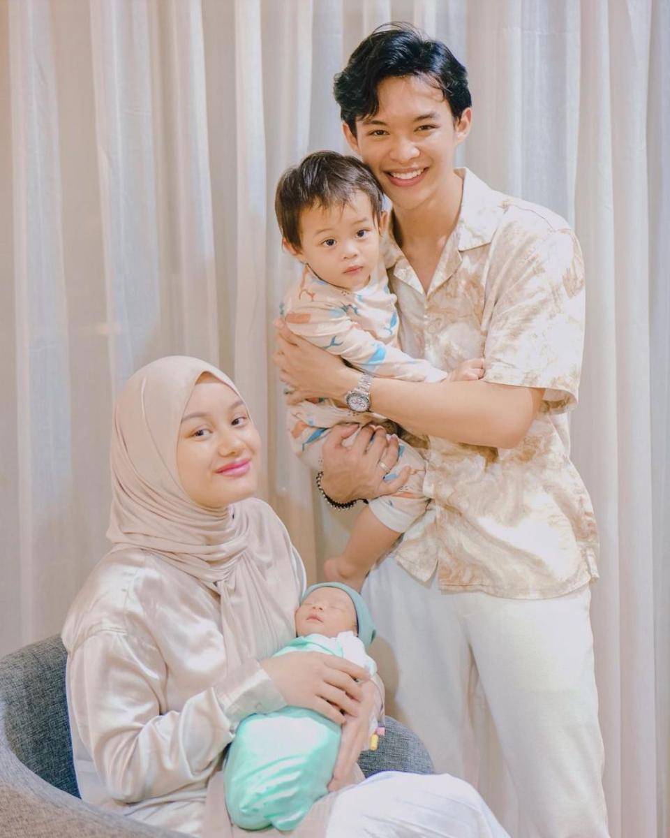 potret keluarga artis (instagram.com/dindahw)