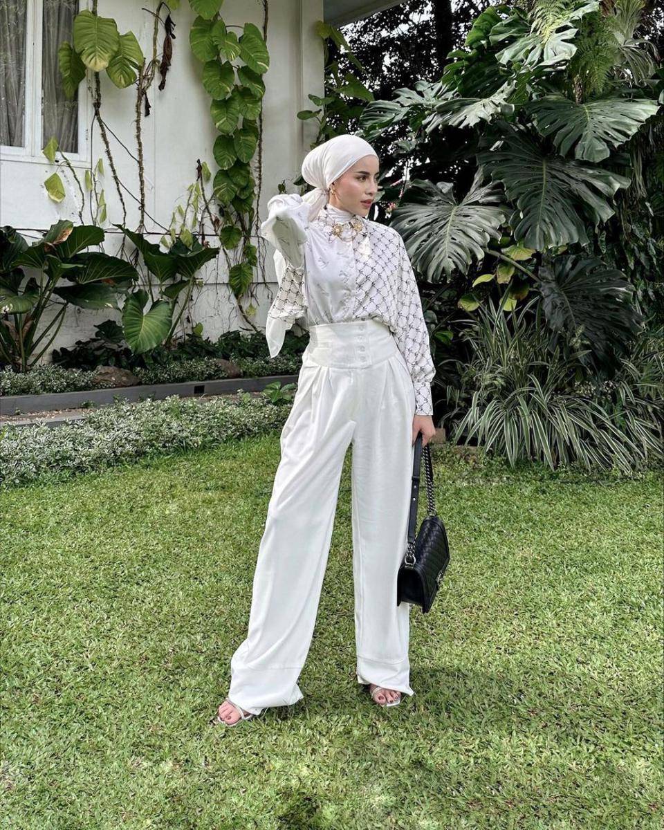 Potret Aghnia Punjabi (instagram.com/emyaghnia)
