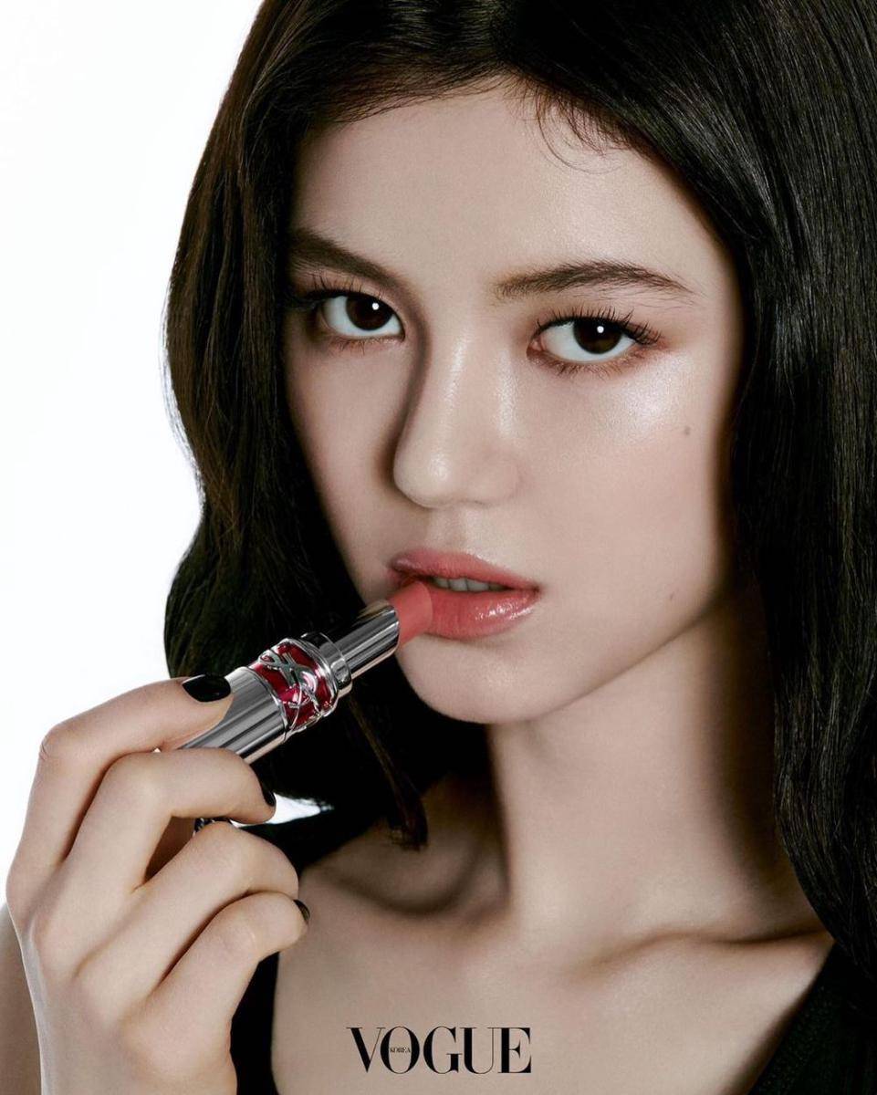 potret Danielle sebagai brand ambassador Yves Saint Laurent Beauty (instagram.com/newjeans_official)