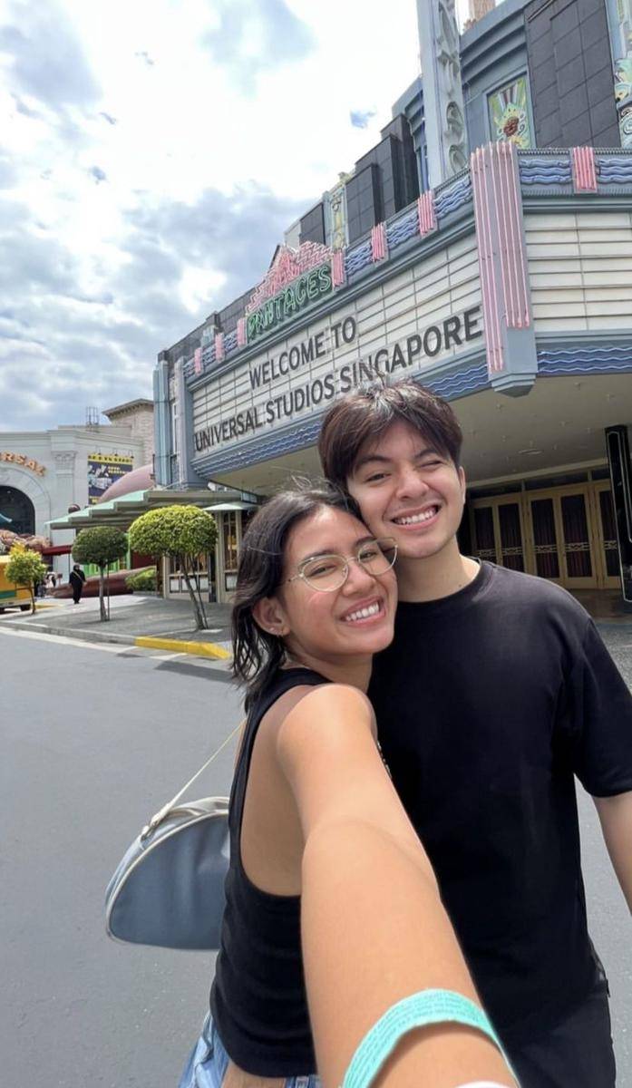 potret Angga Yunanda dan Shenina Cinnamon di Singapura (instagram.com/shenacinnamon)