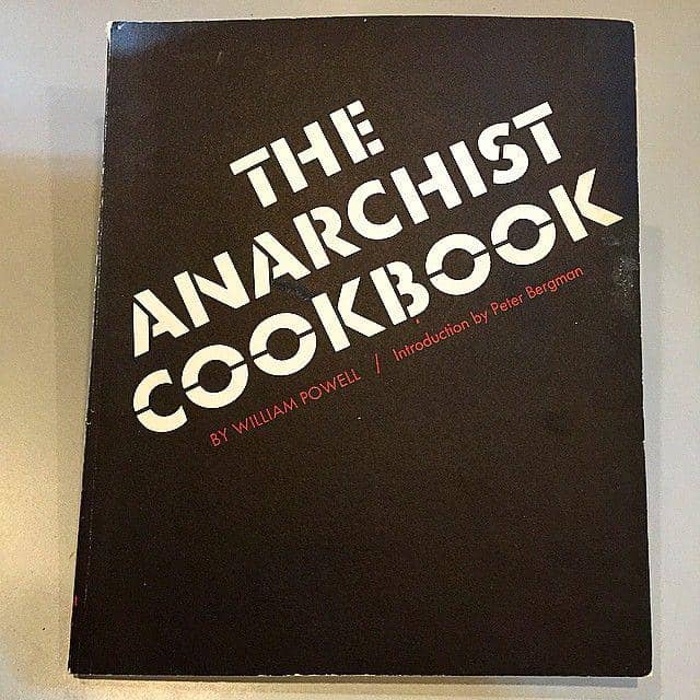 buku The Anarchist Cookbook (instagram.com/melrosebooks)