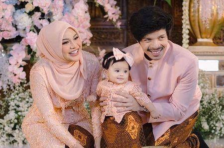 potret Ameena jalani tradisi tedak siten (instagram.com/attahalilintar).
