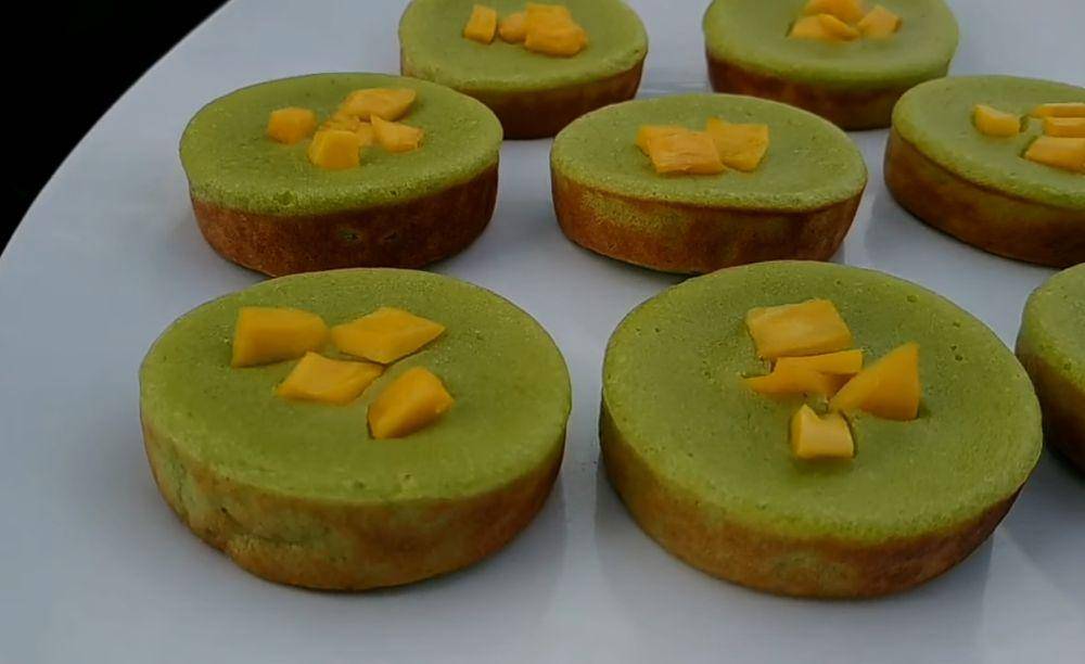 kue lumpur pandan topping nangka (YouTube.com/dapur enta)