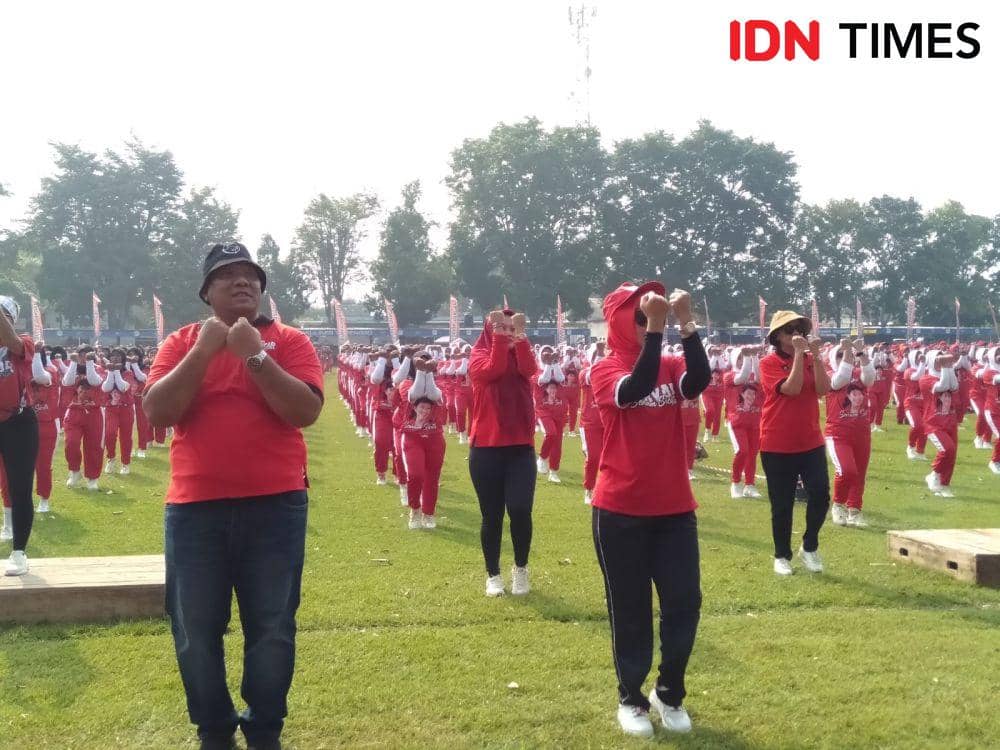 3.000 Kader Perempuan PDI P Bantul ikuti SICITA di Lapangan Trirenggo.(IDN Times/Daruwaskita)
