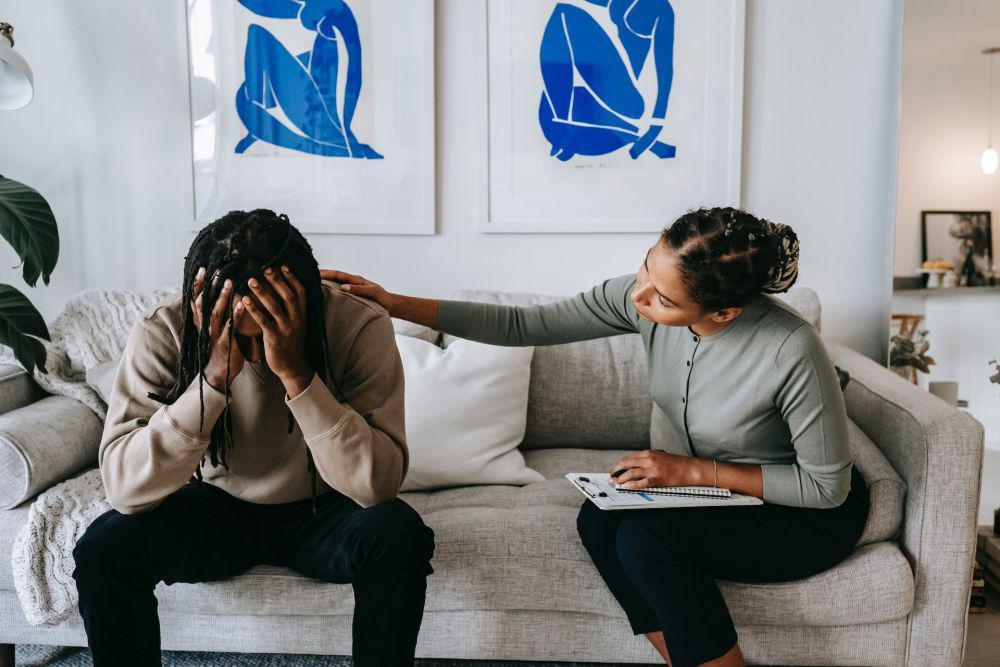 5 Tanda Pasangan Membutuhkan Dukungan Mental Darimu
