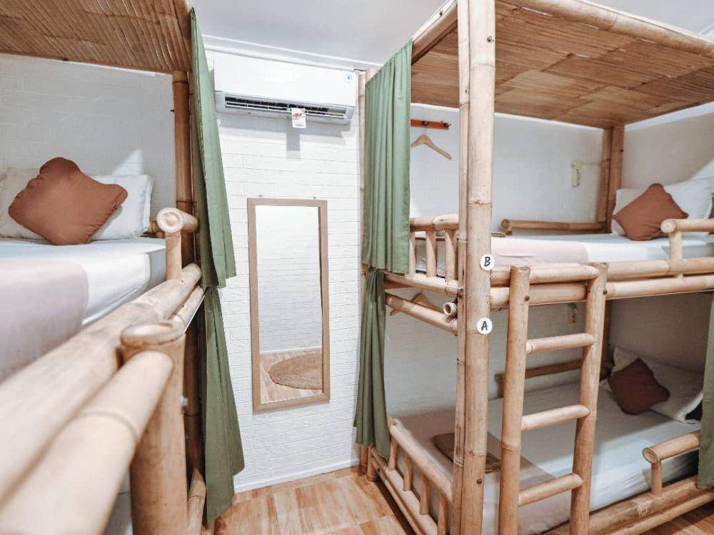 SNOOZE Hostel Indonesia (instagram.com/snoozehostelindonesia)
